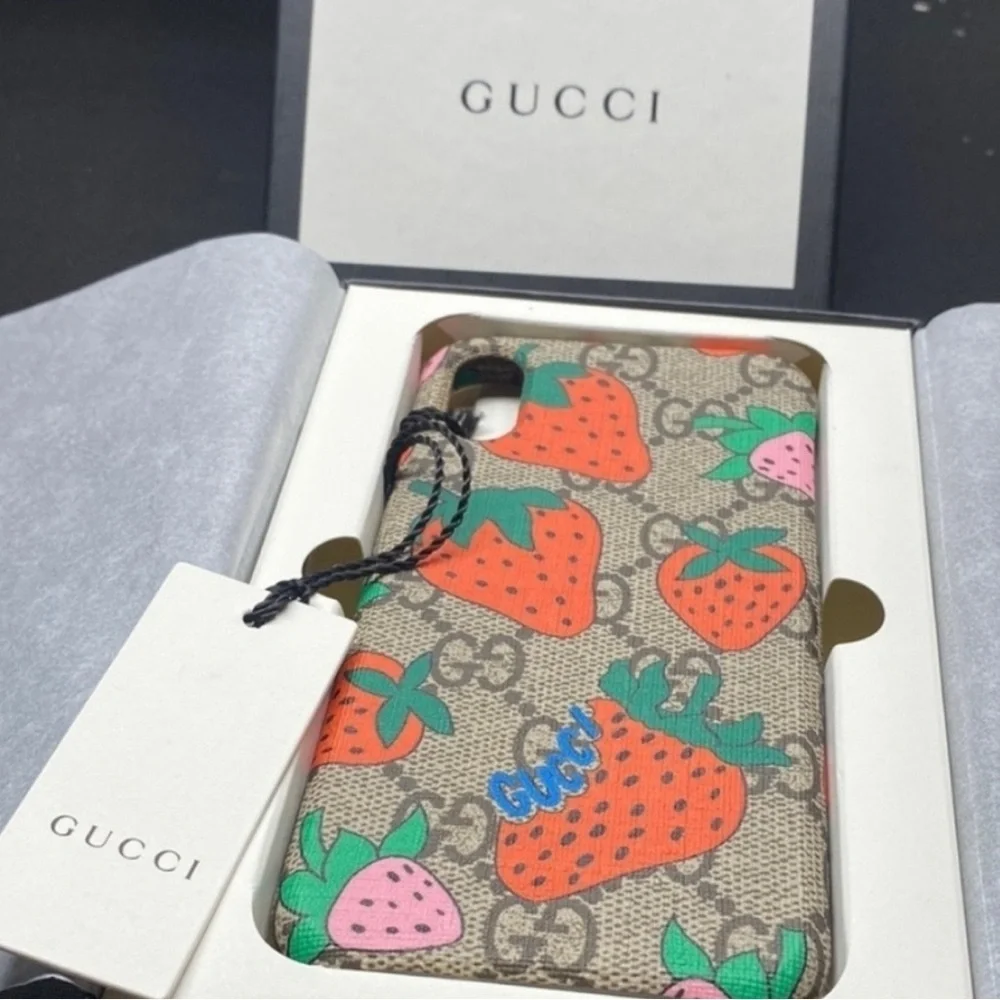 Gucci Limited Edition Strawberry GG Supreme Monogram iPhone X/XS Case NWT $400